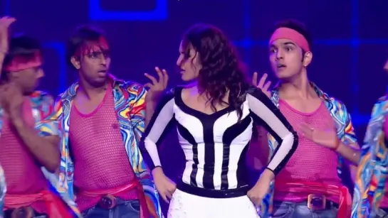 Sonakshi Sinha`s Dance at Zee Awards 2014 / Танец Сонакши Синха на Zee Awards 2014