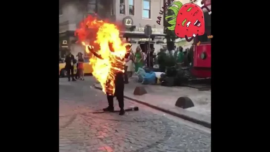 Мужчина поджёг себя у Галатской башни.