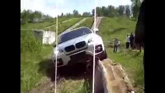 BMW X6 идет на пролом