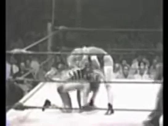 Lindy Lawrence vs Jacque LaMonte 1950 Wrestling From Hollywood ladies women female womens - YouTube