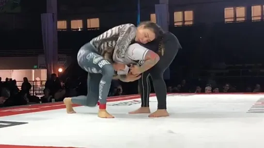 Gabrielle Gomez (Wilson Bros Grappling) vs. Fabiana Jorge (10P)