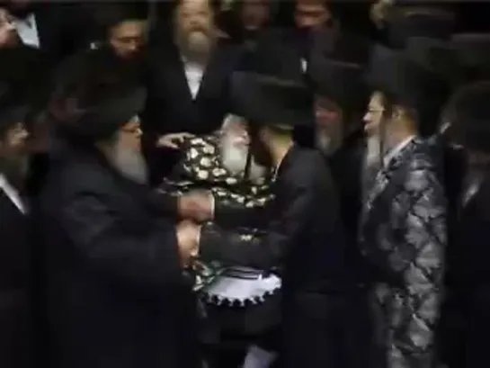 Viznitzer Family & Belzer Rebbe dancing