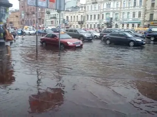 8.07.11 после ливня вода в метро..и потоп на Лиговке.....