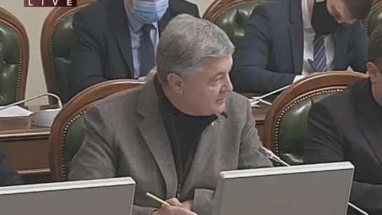 Порошенко назвал индийскую вакцину, которой начали прививать украинцев, — говном