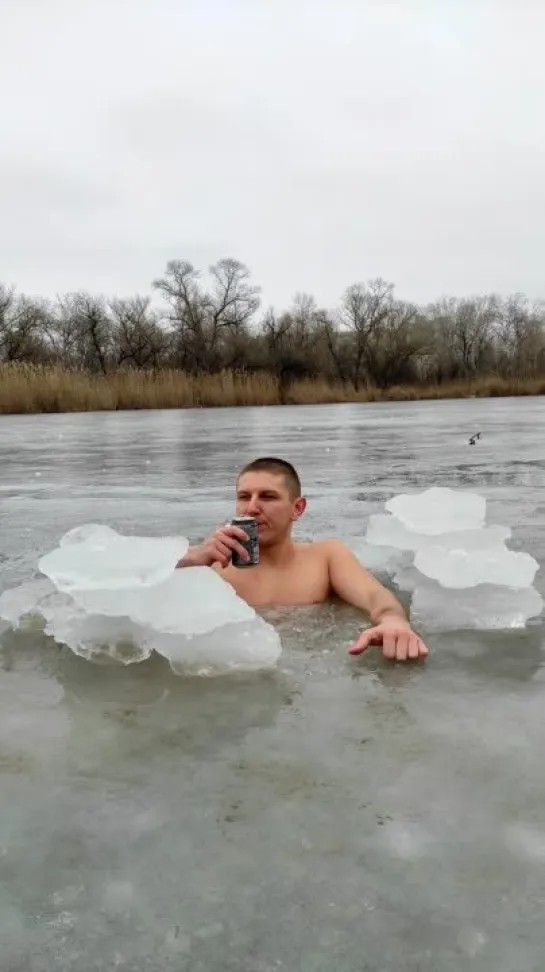 на чиле на раслабоне 💙❄️🧊😅