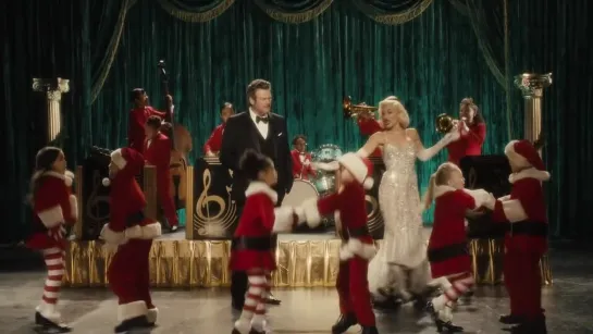 Gwen Stefani - You Make It Feel Like Christmas Ft. Blake Shelton