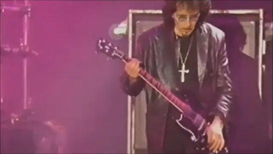 Black Sabbath - Into the Void (Live at Donington Park in Derbyshire, England on 11 June 2005)