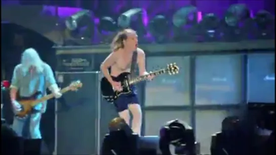 AC/DC - Shoot to Thrill (Live at Plate Stadium in Buenos Aires, Argentina on December 2009)