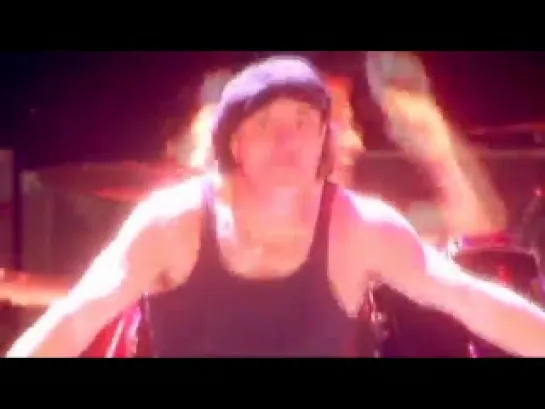 AC/DC live at Munich, 2001, Stiff Upper Lip Tour