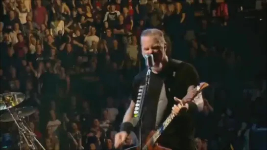 Metallica - Enter Sandman (Live at the Colisée Pepsi in Quebec City, Canada on 31 October and 1 November 2009)