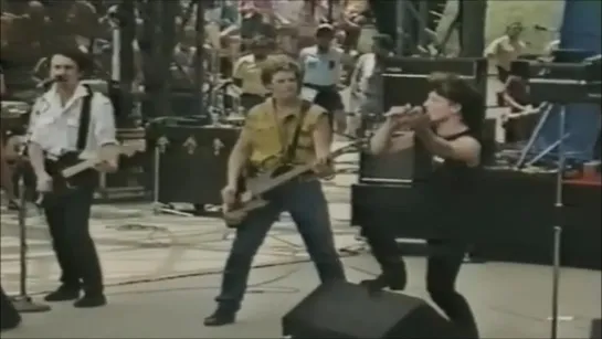 U2 - Sunday Bloody Sunday (Live at Glen Helen Regional Park in San Bernardino, California, US on 30 May 1983)