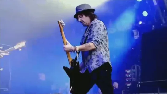 Motörhead - The Chase Is Better Than the Catch (Live at Glastonbury Festival in Worthy Farm, Pilton, England on 26 June 2015)