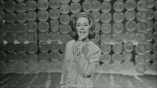 Lesley Gore - Hey Now (T.A.M.I. Show 1964)