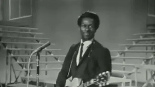 Chuck Berry - Sweet Little Sixteen (T.A.M.I. Show 1964)