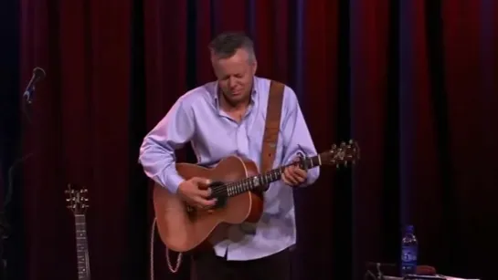 Tommy Emmanuel - Center Stage“}