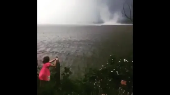 Водяной смерч над Волгой ( Казань, 02.07.17 )