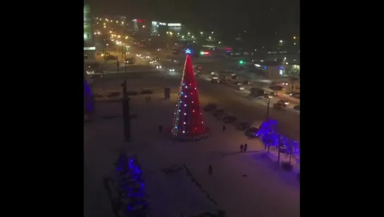 В Новом лку уже нарядили и зажгли