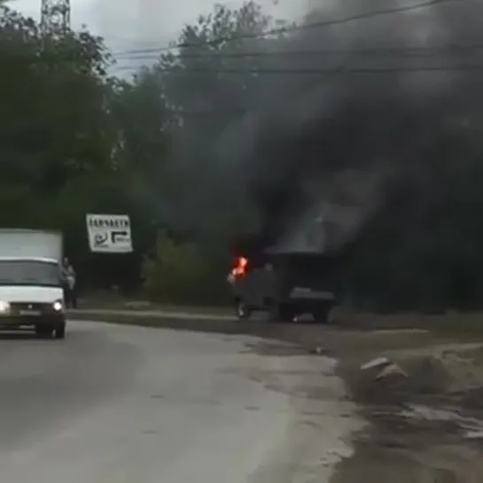 Горит УАЗик в Засвияжье