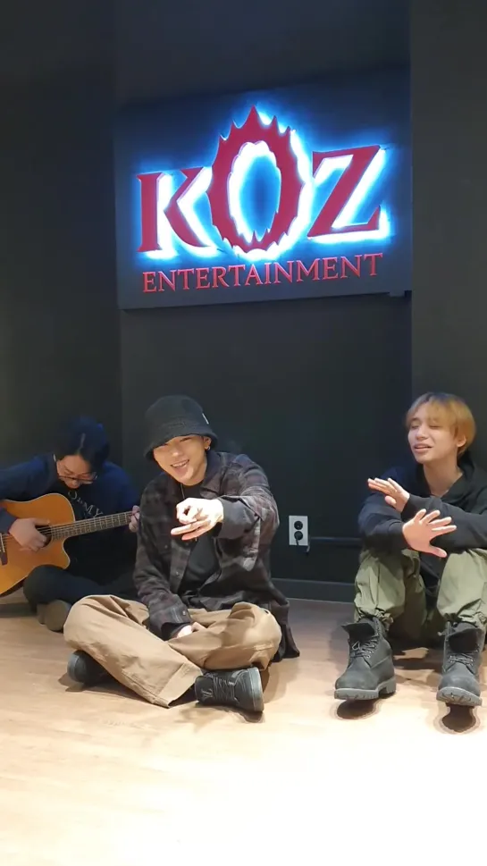 ZICO V LIVE "Being left" with 다운 (DVWN), brightenlight (08.11.2019)