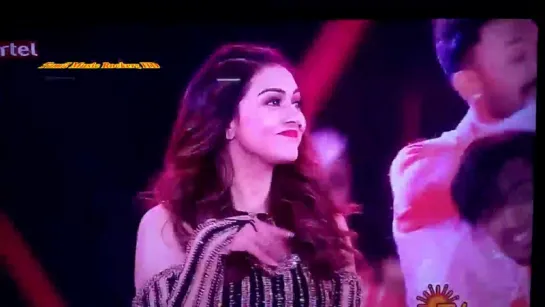 Hansika Kalakkal Dance with Kushbu in IIFA Awards[1]