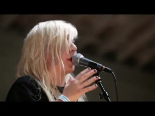 The Beat And The Pulse bu Austra (Live on KEXP)