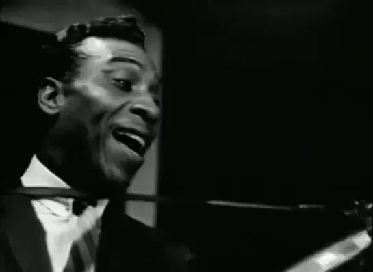 T-Bone Walker- Dont Throw Your Love On Me So Strong