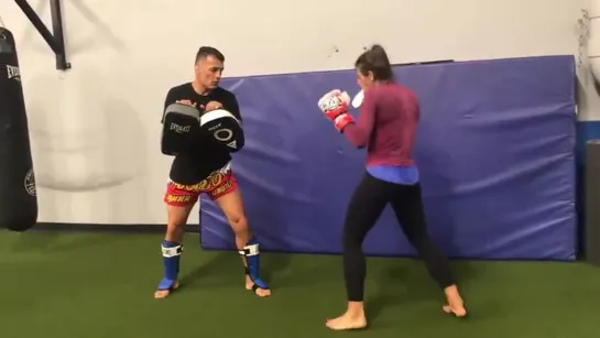 joanna jedrzejczyk - some extra kicks/double kicks after muay-thai drills