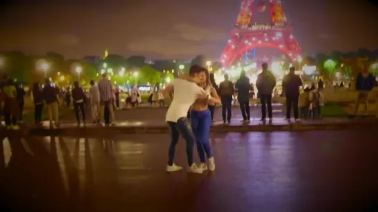 Luis & Andrea dancing bachata in Paris