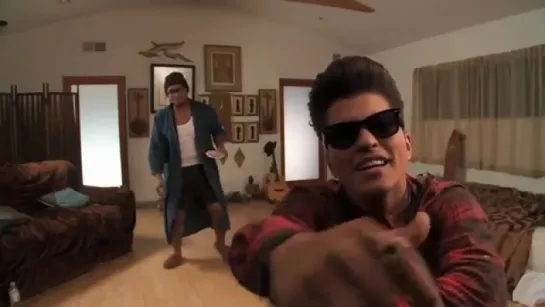 Bruno Mars - The Lazy Song [OFFICIAL VIDEO]