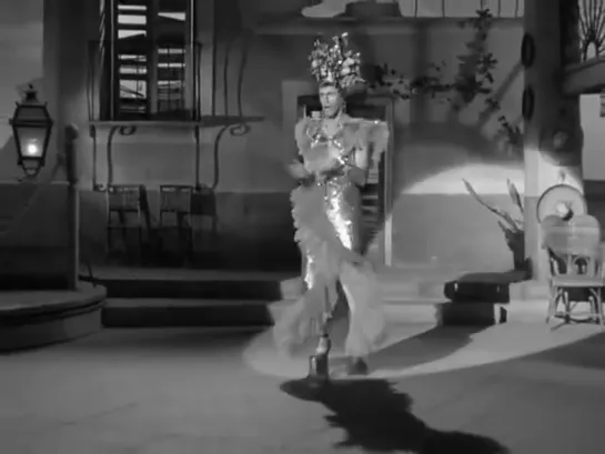 Jerry Lewis as Carmen Miranda - Mama Yo Quiero in "Scared stiff" 1953