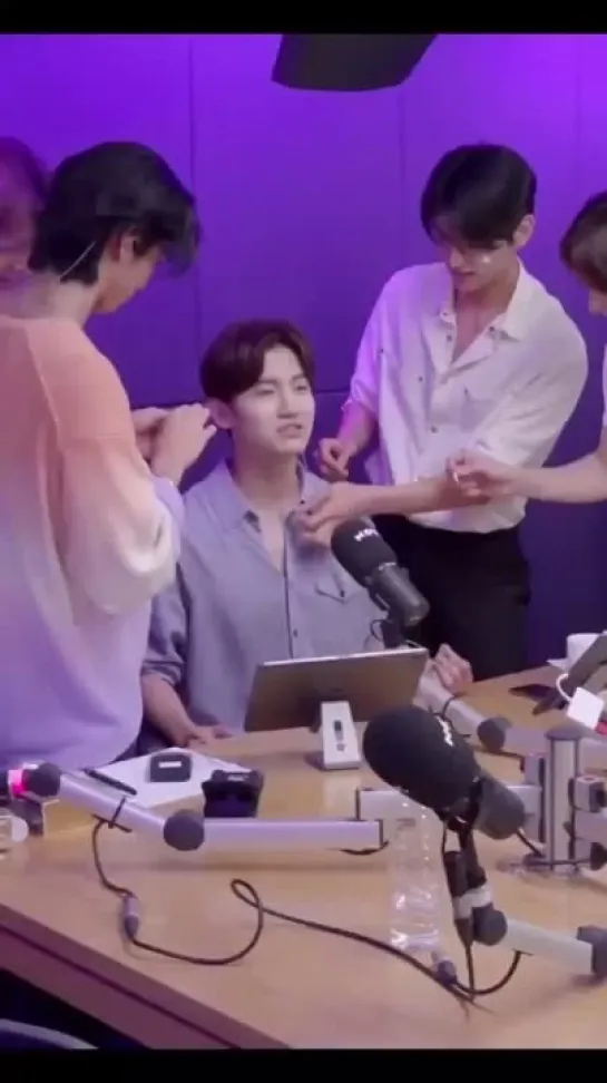 Changmin letting SF9 put stickers on his face did aegyo