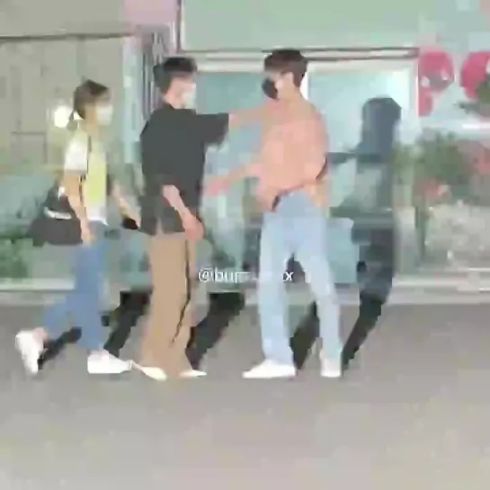 [] Changmin e Minho se despedindo depois que Free Hug terminou 04.06.21 - - c onwer