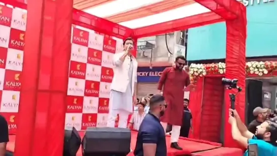 Ритик  на открытии выставочного  зала Kalyan Jewellers в Jammu