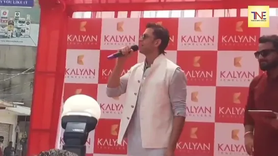 Ритик  на открытии выставочного  зала Kalyan Jewellers в Jammu