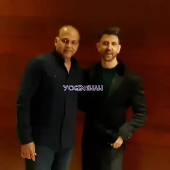 video HrithikRoshan with Asutosh Gowariker at Javed Akhtars birthday party - Hrithik bollywood