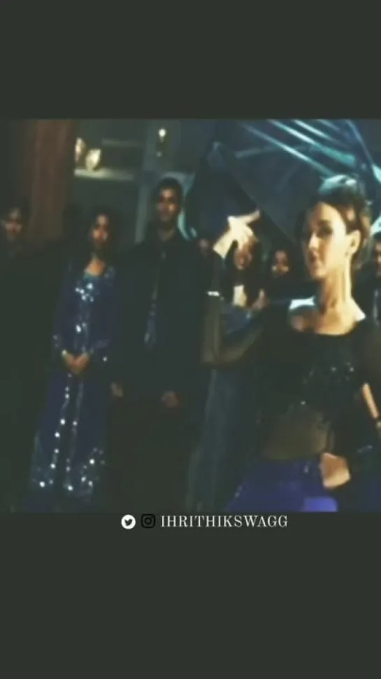 HRITHIK/ESHA party dance