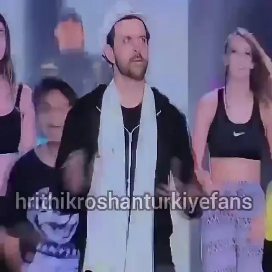 @iHrithik  Ритик на репетиции