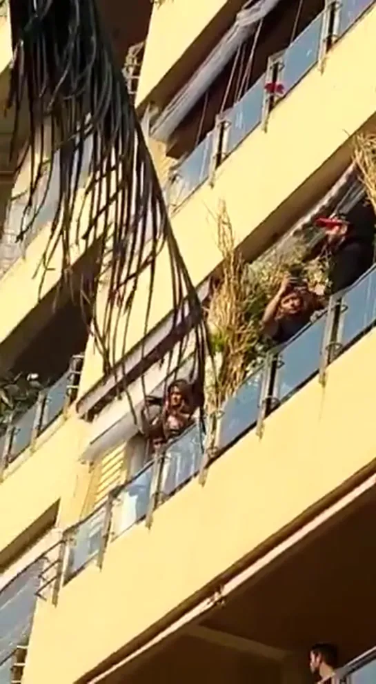 HappyBirthdayHrithikRoshan - @iHrithik sir waving to fans outside his home. - HrithikRoshanBirthDay - Video credit @iAshuHr