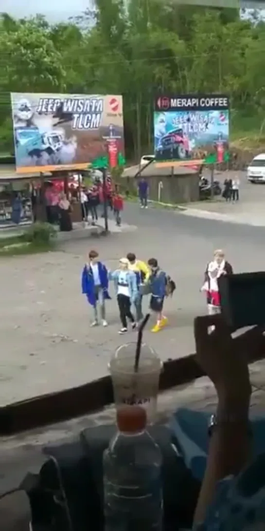 SUJU TVXQ lagi di lava tour merapi, pdahal dket kosan tapi lagi d luar kosan skrg - Cr dpt dari tman - SUPERJUNIOR - TVXQ