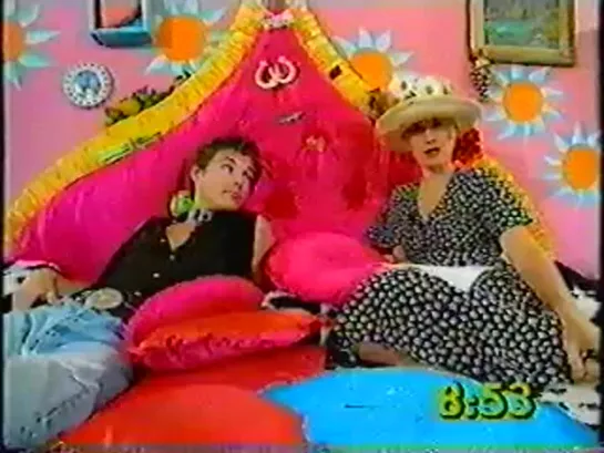 Morten is interviewed on the bed with Paula Yates on the UK TV show "The Big Breakfast", 04.06.93