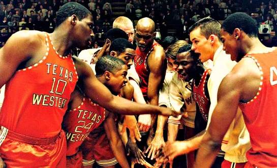 Игра По Чужим Правилам / Glory Road (2006)