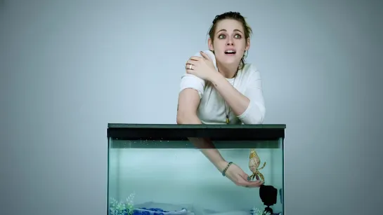 Can Kristen Stewart guess whats inside this Underwater-inspired mystery box