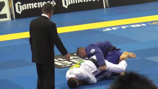 Claudio Calasans - Gabriel Arges (kneebar)