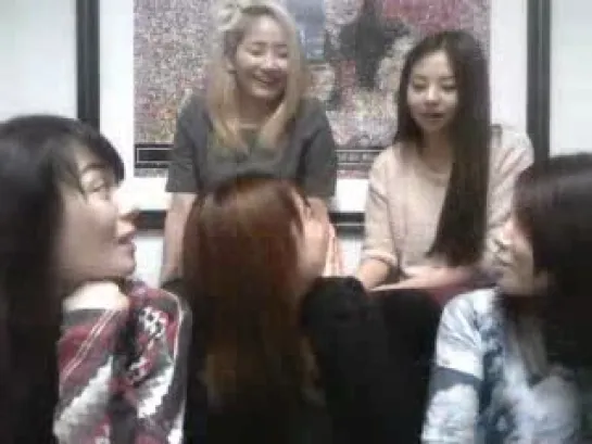 110210 Wonder Girls Llive Webchat -34