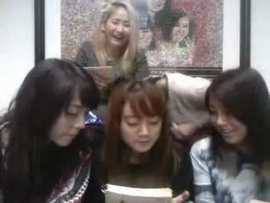 110210 Wonder Girls Llive Webchat -24