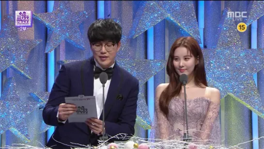 [CLIP] Seohyun Present Award Cut  (MBC Entertainment Awards / 161229)