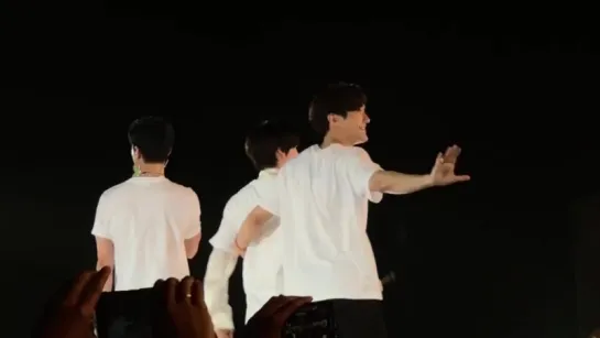 180406 Ending @ SMTown Dubai