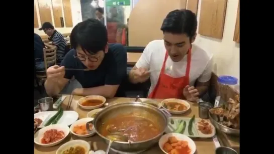 180915 - Siwons make up noona [seogun83] IG update with Siwon eating with managers