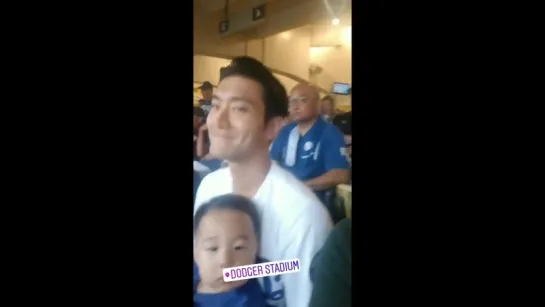 180825 whisperjohn IG story with Siwon 시원 최시원 3 he was a good daddy!!! I love the way he c