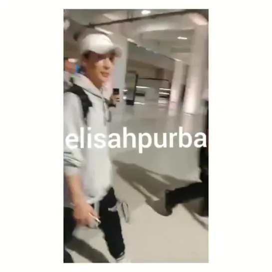 190220 arrived safely in Indonesia!! Really did solo trip ...dont get lost in there leader nim leeteuk 이특 [elisahpurba]